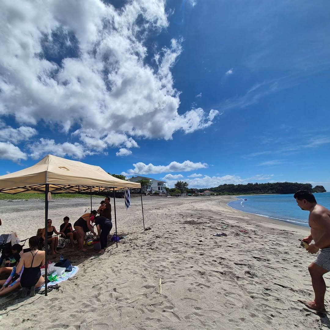 Guests at the beach near The Sunhouse